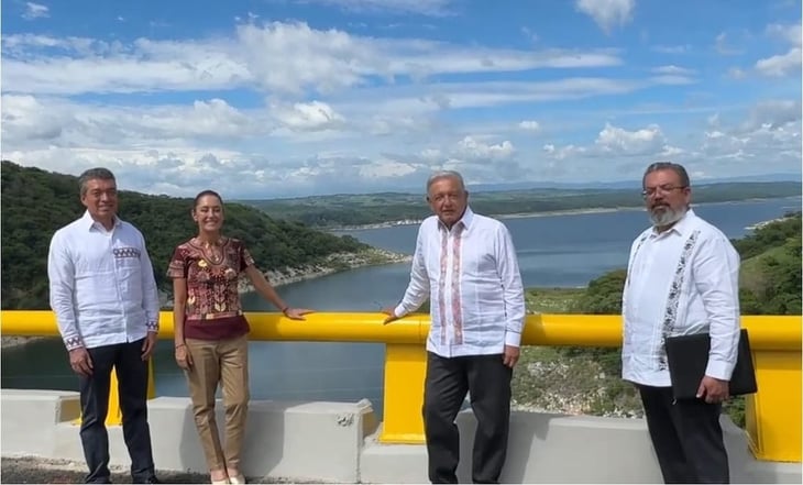 AMLO afirma que el 'desarrollo y el bienestar son la mejor medicina ante la violencia'