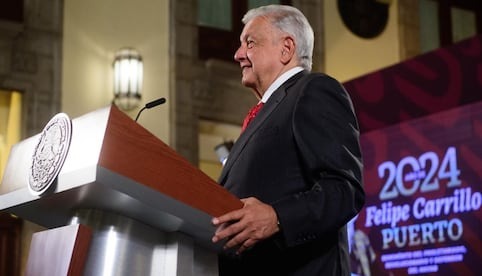 'Podemos resistir un poco más', dice AMLO en el 'lunes negro'