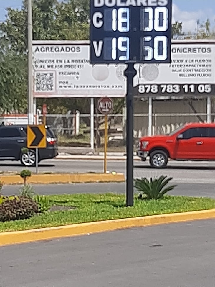 'Lunes negro': Colapsan bolsas, 'super peso' resiste y no se devalúa como sucedía antes