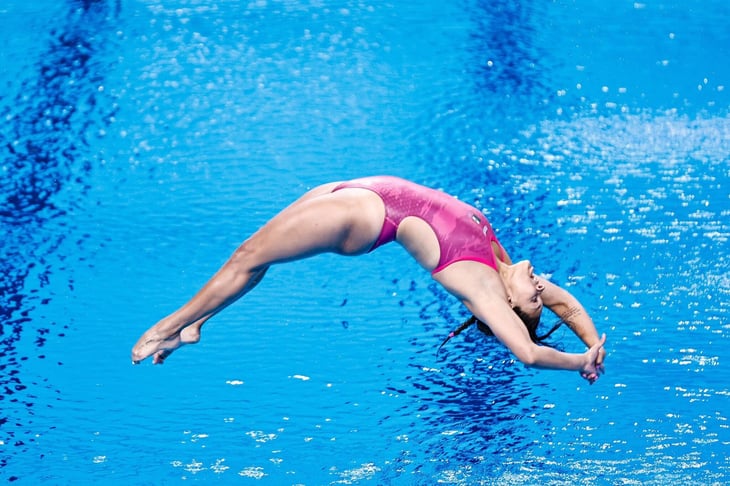 Aranza Vázquez sufre brutal impacto tras clavado de cero puntos en París 2024