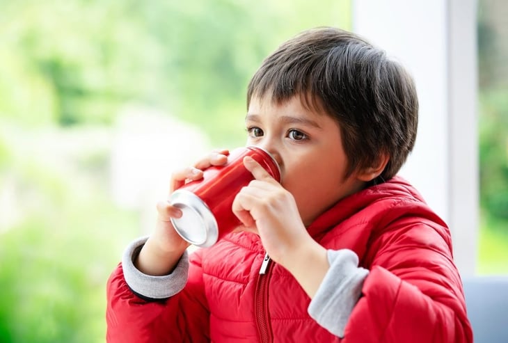 Niños de todo el mundo consumen más bebidas azucaradas