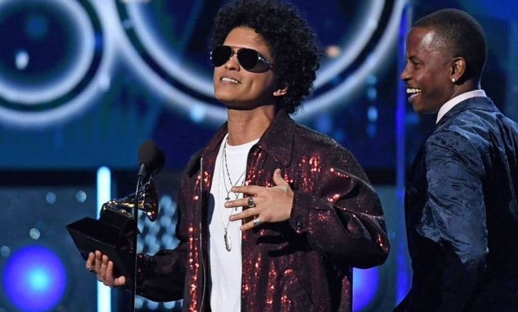 Bruno Mars pasea en la CDMX vestido de mariachi