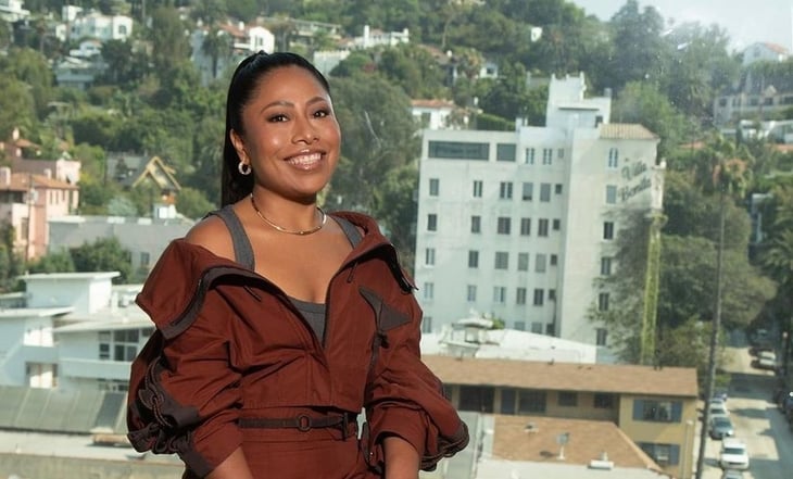 Yalitza Aparicio impacta en total look rojo de marca mexicana