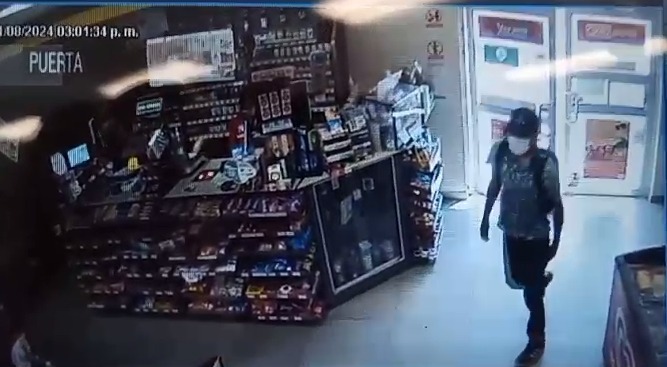 Asaltante solitario roba 5 mil pesos en tienda Oxxo de Monclova