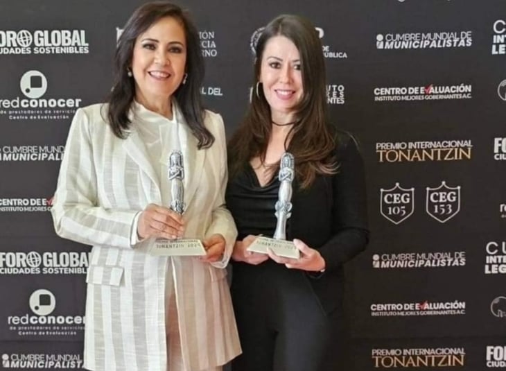 Obtiene directora del DIF Municipal el premio Tonantzi 