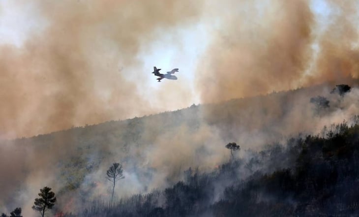 Grecia ordena más evacuaciones por incendios forestales que se acercan a Atenas