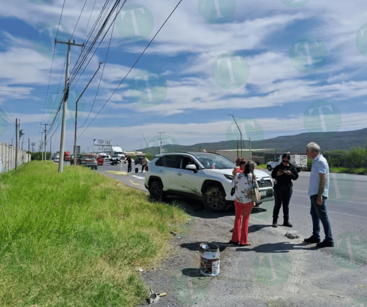 Choque múltiple en la carretera 57 deja gran cantidad de pintura derramada en Castaños