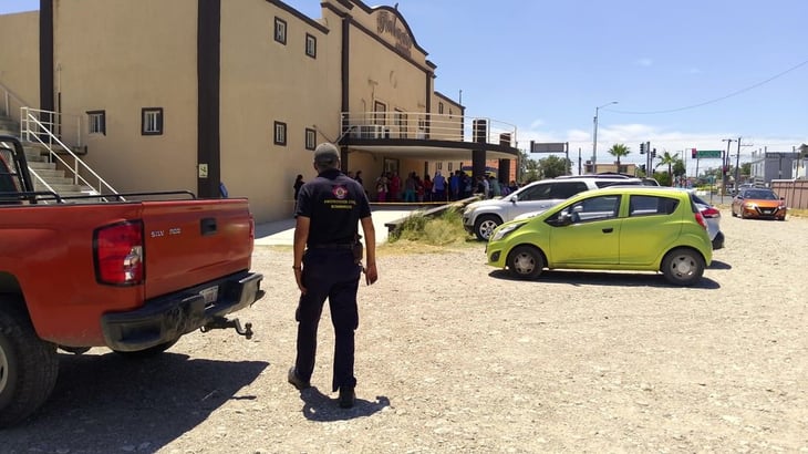 Evacúan guardería 001 del IMSS por incendio en zacatal cercano