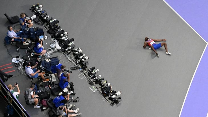 La decisión de Noah Lyles de competir con covid-19 fue arriesgada, aseguran expertos