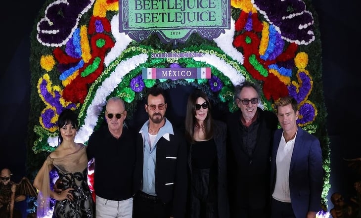 Beetlejuice 'resucita' en México; Tim Burton y el elenco de la cinta visitan la CDMX