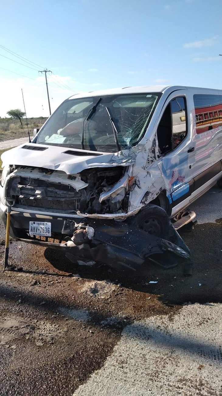 Tráiler colisiona con camioneta de 'Cristo Vive' en la carretera 57