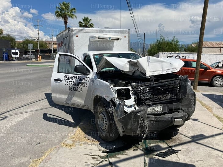 Dama resulta herida en fuerte choque en la colonia Guadalupe de Monclova