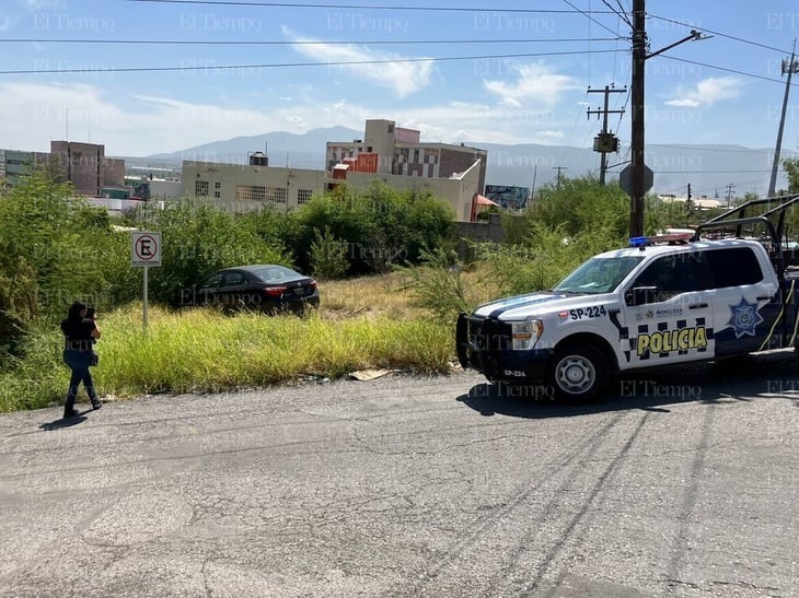 Automóvil sin control termina en lote baldío en la colonia Guadalupe