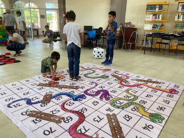 Alumnitos culminan cursos de verano en la Biblioteca municipal 