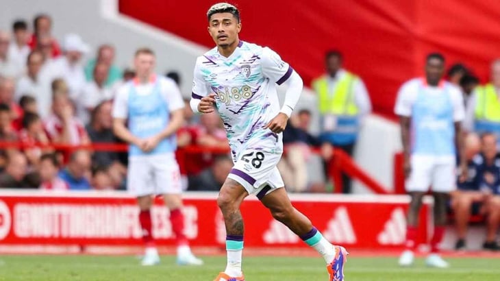 Julián Araujo debutó con el Bournemouth en la Premier League