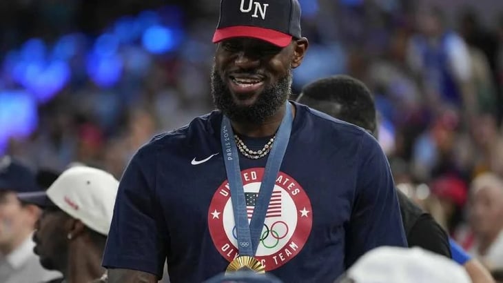 LeBron James celebra su medalla de Oro en Cannes junto con Draymond Green