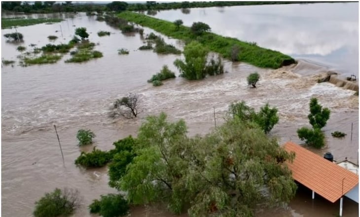 Lluvias provocan desbordamiento de presa San Joaquín, Guanajuato