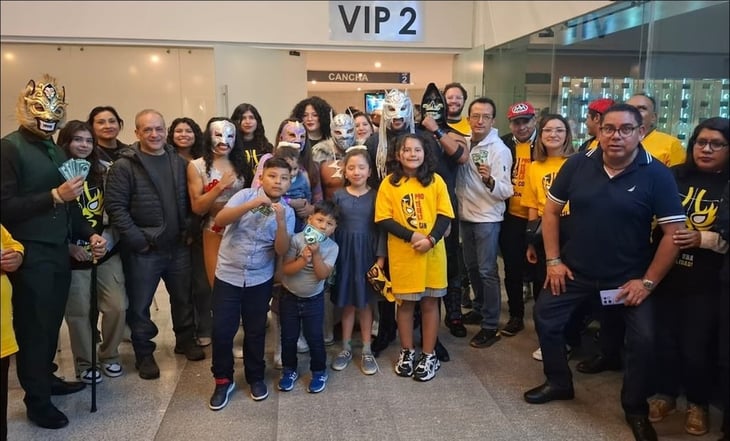 Luchadores de la Triple A conviven con los aficionados en la Triplemanía XXXII