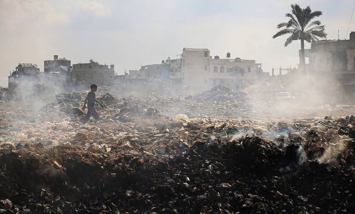 Israel ataca Gaza mientras Blinken viaja a la región para buscar un cese el fuego