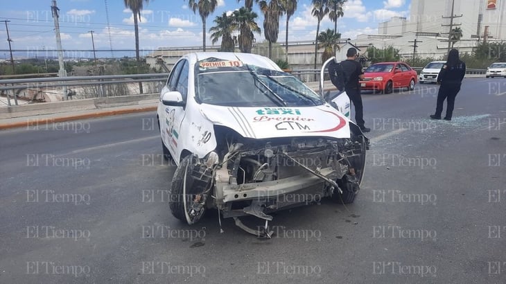 Taxista herido en aparatoso choque en el puente de Ahmsa