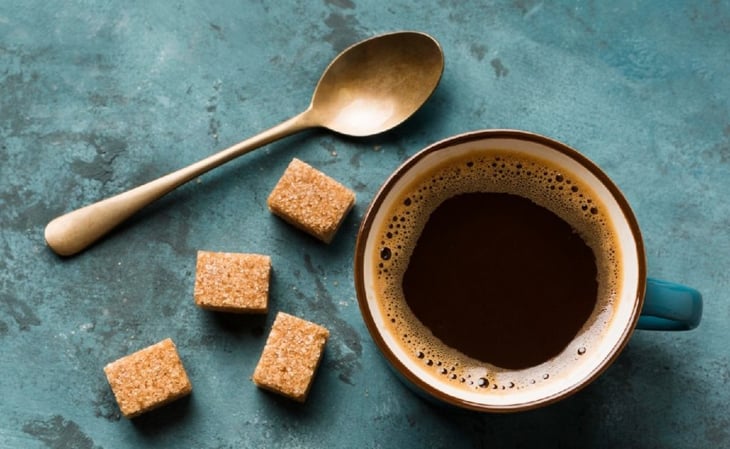 ¿Te gusta el café sin azúcar? Esto le pasa a tu hígado cuando lo tomas de esa manera