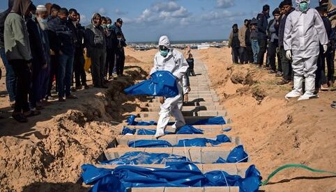 Israel rescata cuerpos de 6 rehenes en plenas negociaciones para alto el fuego en Gaza