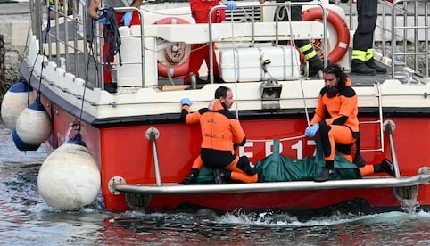 Encuentran dos cuerpos más dentro del yate de lujo que se hundió en Sicilia