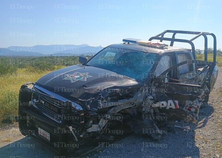 Trailero casi provoca tragedia choca patrulla de la PAR en la carretera 24