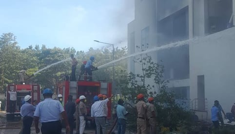 Suman 15 muertos tras la explosión de una fábrica farmacéutica en la India