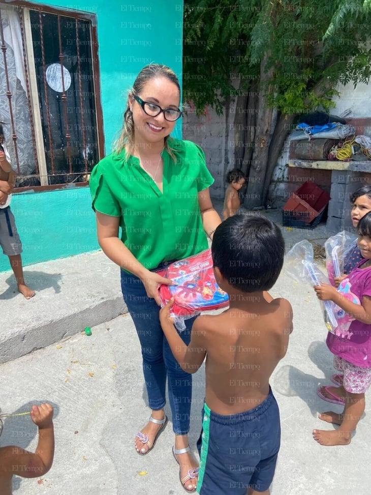 Niños de bajos recursos reciben apoyo de útiles escolares 