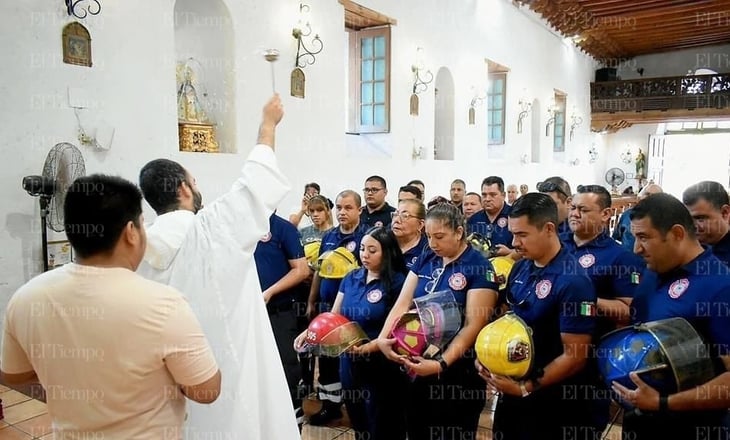 Bomberos de Monclova son bendecidos 