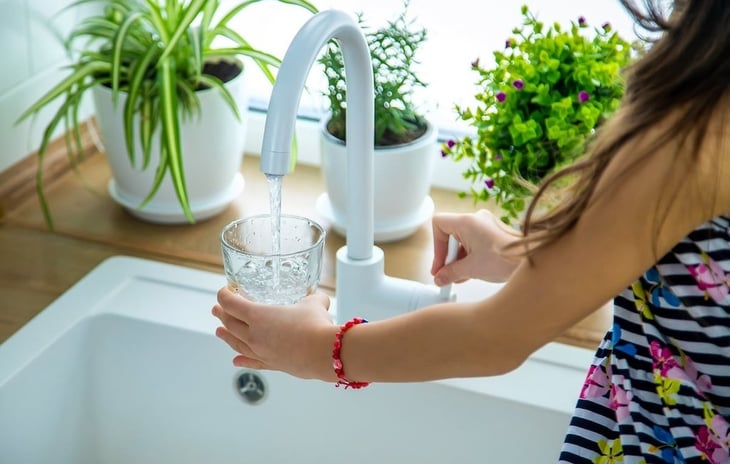 Un informe del gobierno relaciona el exceso de fluoruro en el agua con un menor coeficiente intelectual en los niños