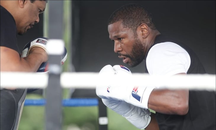 Floyd Mayweather Jr presume su poder en el entrenamiento en la CDMX