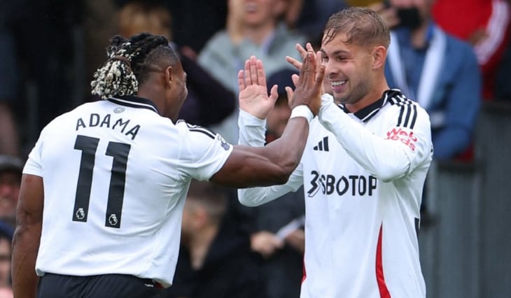 Raúl Jiménez ve minutos en la primera victoria del Fulham en la Premier League