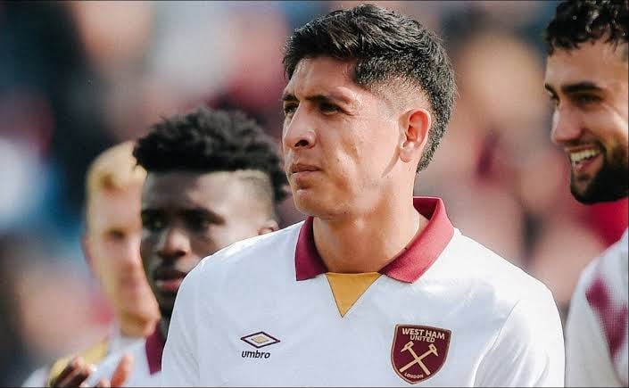 Edson Álvarez recibe ovación por parte de la afición del West Ham