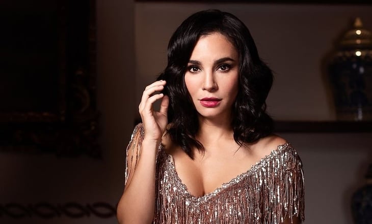 Martha Higareda tiene el traje de baño rojo que no te puede faltar