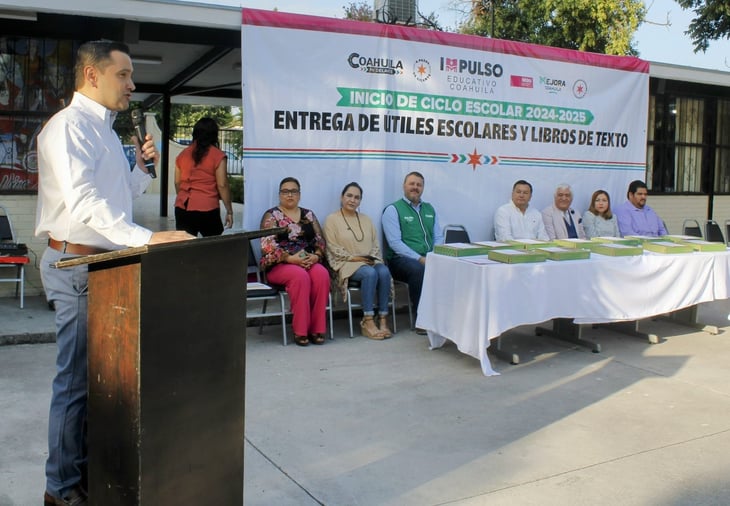 Alcalde y secretario de desarrollo rural presencian el inicio del ciclo escolar en Allende