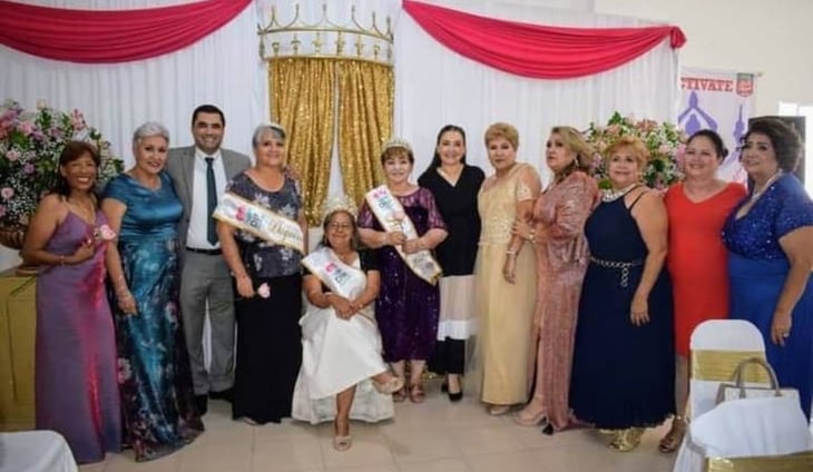 Coronan a reina del Adulto Mayor en San Pedro