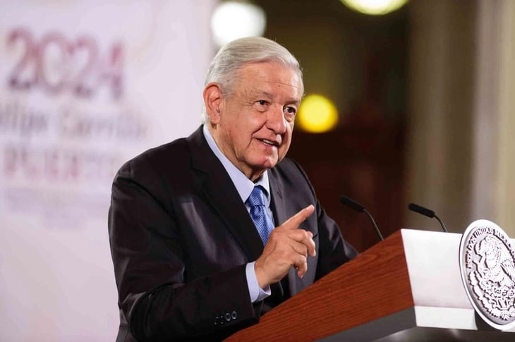 AMLO revela en la Mañanera supuestos sueldos de periodistas