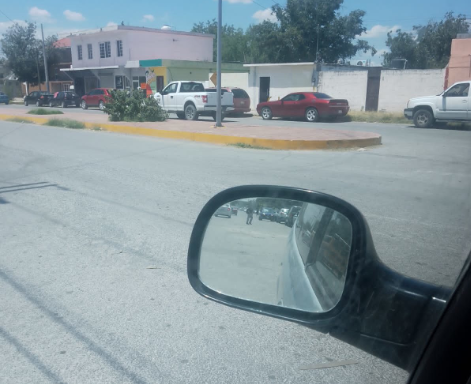 Maestros en alerta por posible depravado merodeando escuelas 