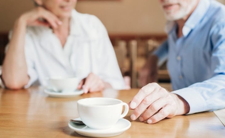 Esta es la edad en la que se sugiere disminuir el consumo de café