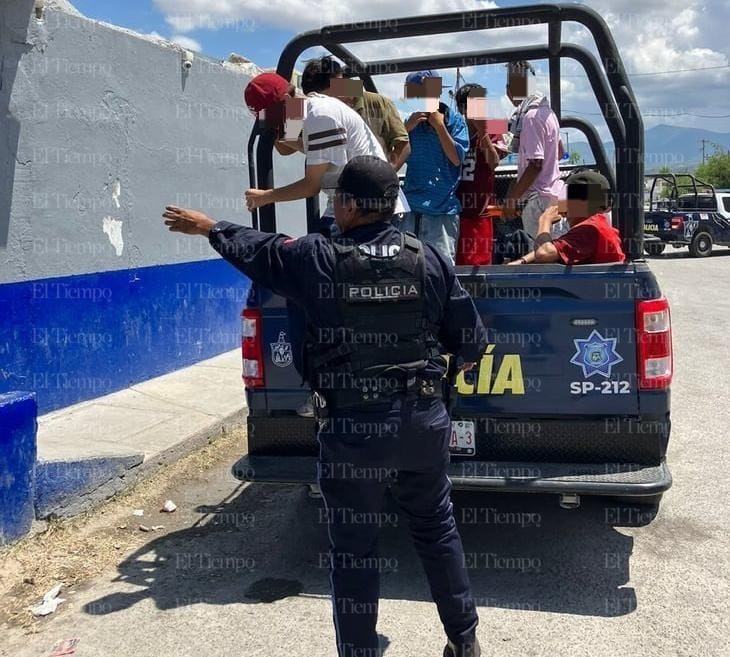 Policía retira a menores limpiaparabrisas de cruceros de Monclova