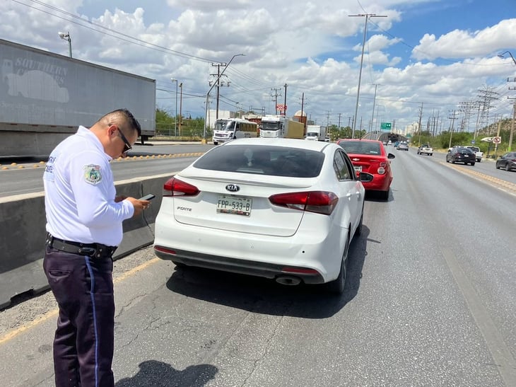 Conductor distraído provoca choque por alcance en el bulevar Harold R. Pape