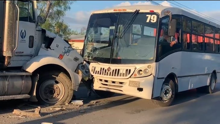 Aparatoso accidente entre unidades pesadas deja daños