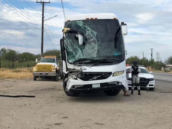 Jóvenes de la Iglesia Apostólica de Acuña se accidentan rumbo a Monclova