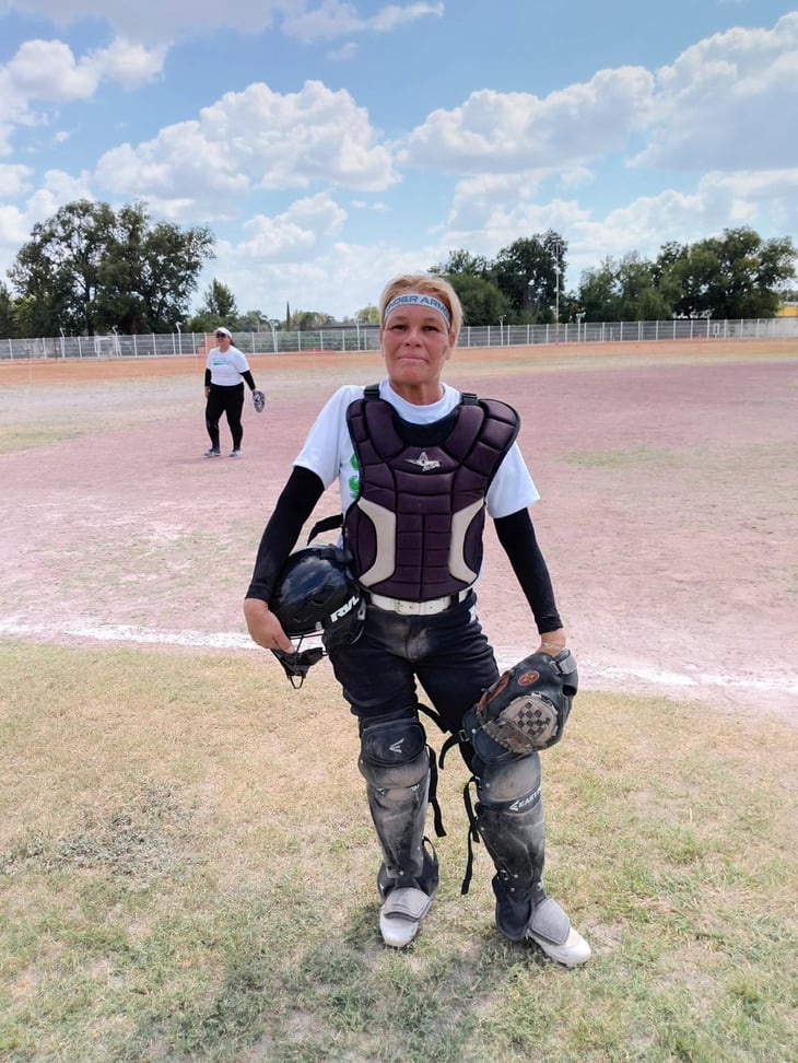 Elizabeth a sus 50 años es seleccionada para torneo de softbol nacional y solicita apoyo