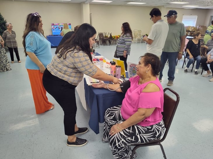 Otorgan servicios de salud en el centro de nutrición del condado 