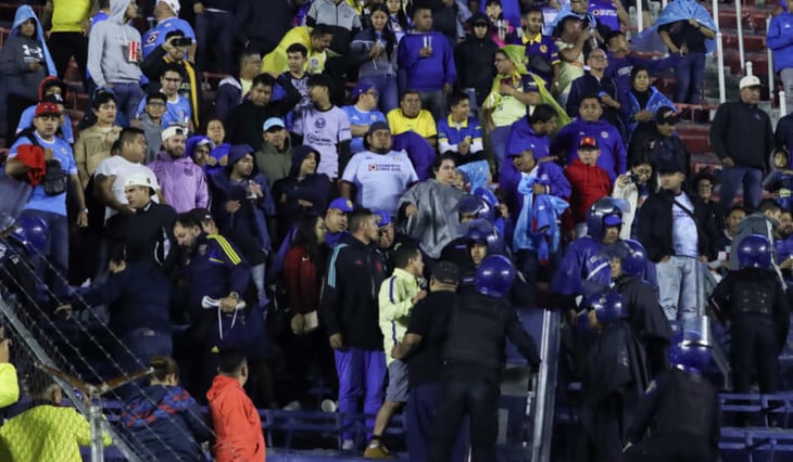 Otra vez violencia: Al finalizar el Cruz Azul vs América se pelearon en la grada