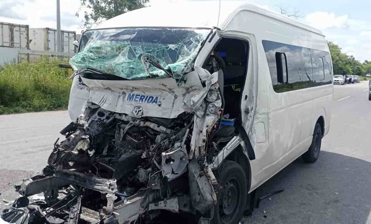 Rescatan a conductor tras quedar prensado en vía Mérida-Progreso	