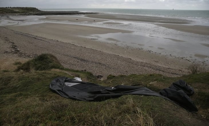 Mueren al menos 10 migrantes en naufragio al tratar de cruzar el Canal de la Mancha